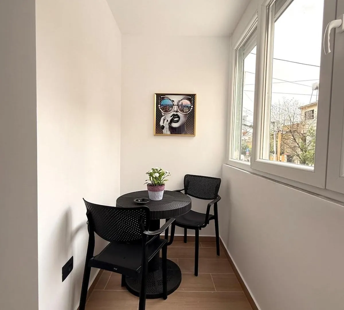 Azeo Apartment Tirana 0*,  Albânia